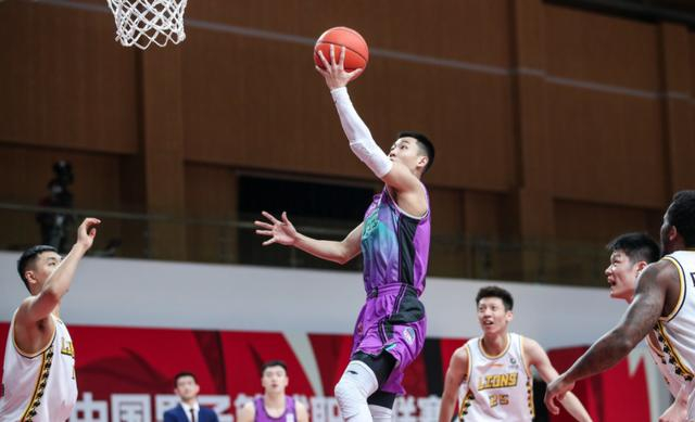 爱游戏在线登录包含转折点！多特蒙德迎来里程碑，CBA季后赛国际比赛日攻防权衡，更衣室稳定，更衣室氛围转暖的词条