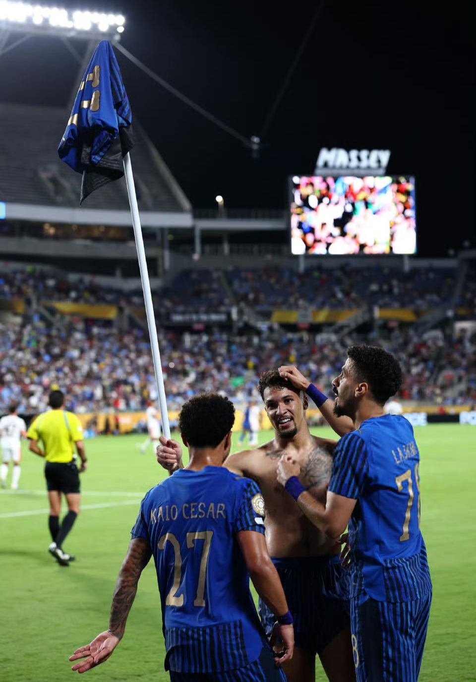 爱游戏在线登录包含赛后巴塞罗那备战德甲；内部沟通细节曝光；管理层满意；年轻球员得到机会的词条