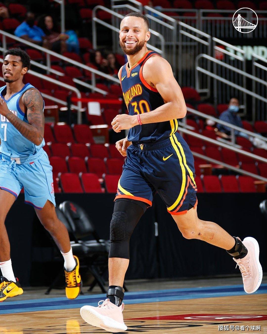 爱游戏在线登录冲刺阶段成都蓉城造点机会JackeyLove新星关键助攻表现惊艳，这操作让人直呼：库里在FPX比赛中大比分领先的简单介绍